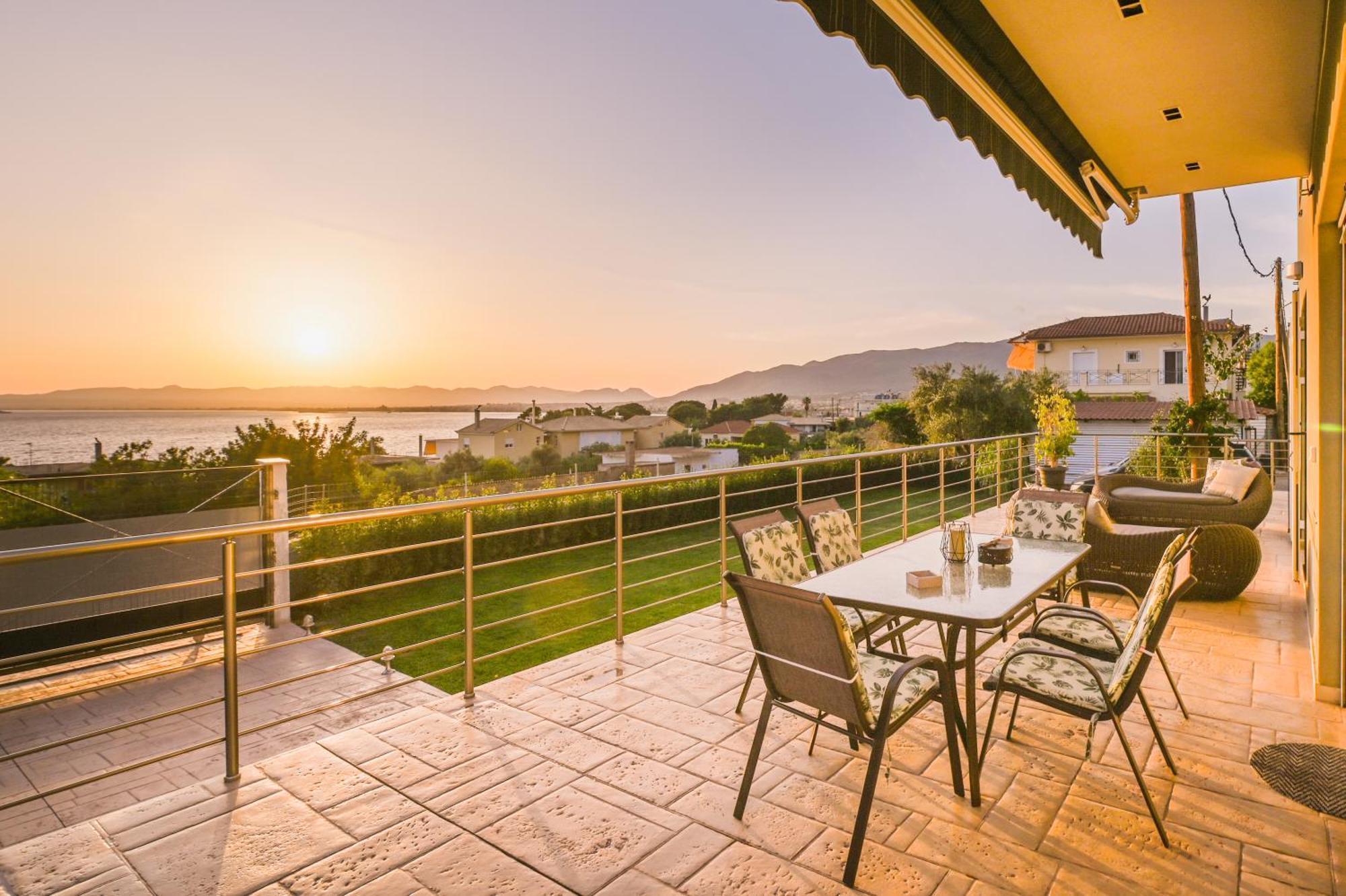 Thea Seaview Luxury Living Villa กาลามาตา ภายนอก รูปภาพ