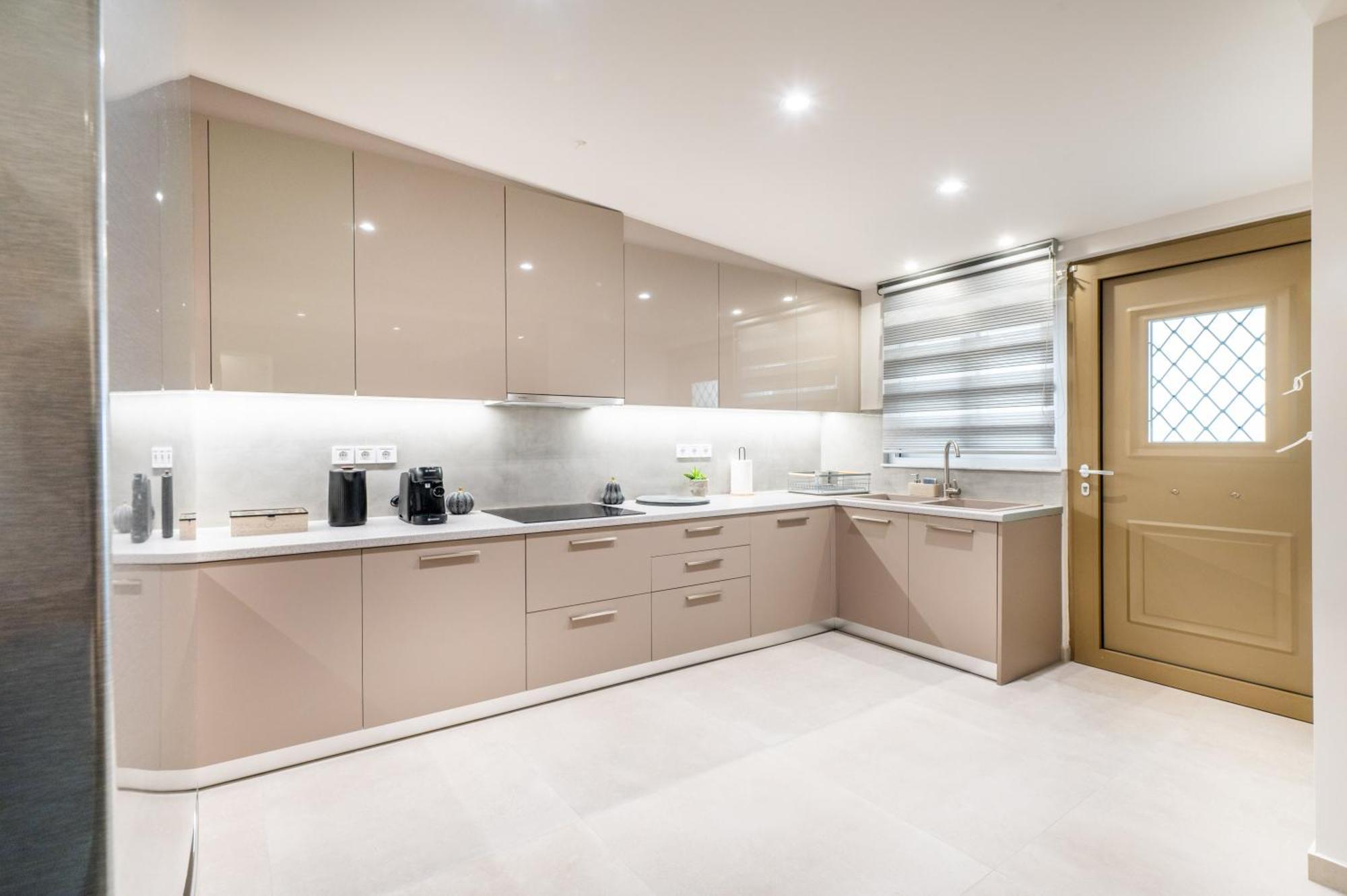 Thea Seaview Luxury Living Villa กาลามาตา ภายนอก รูปภาพ